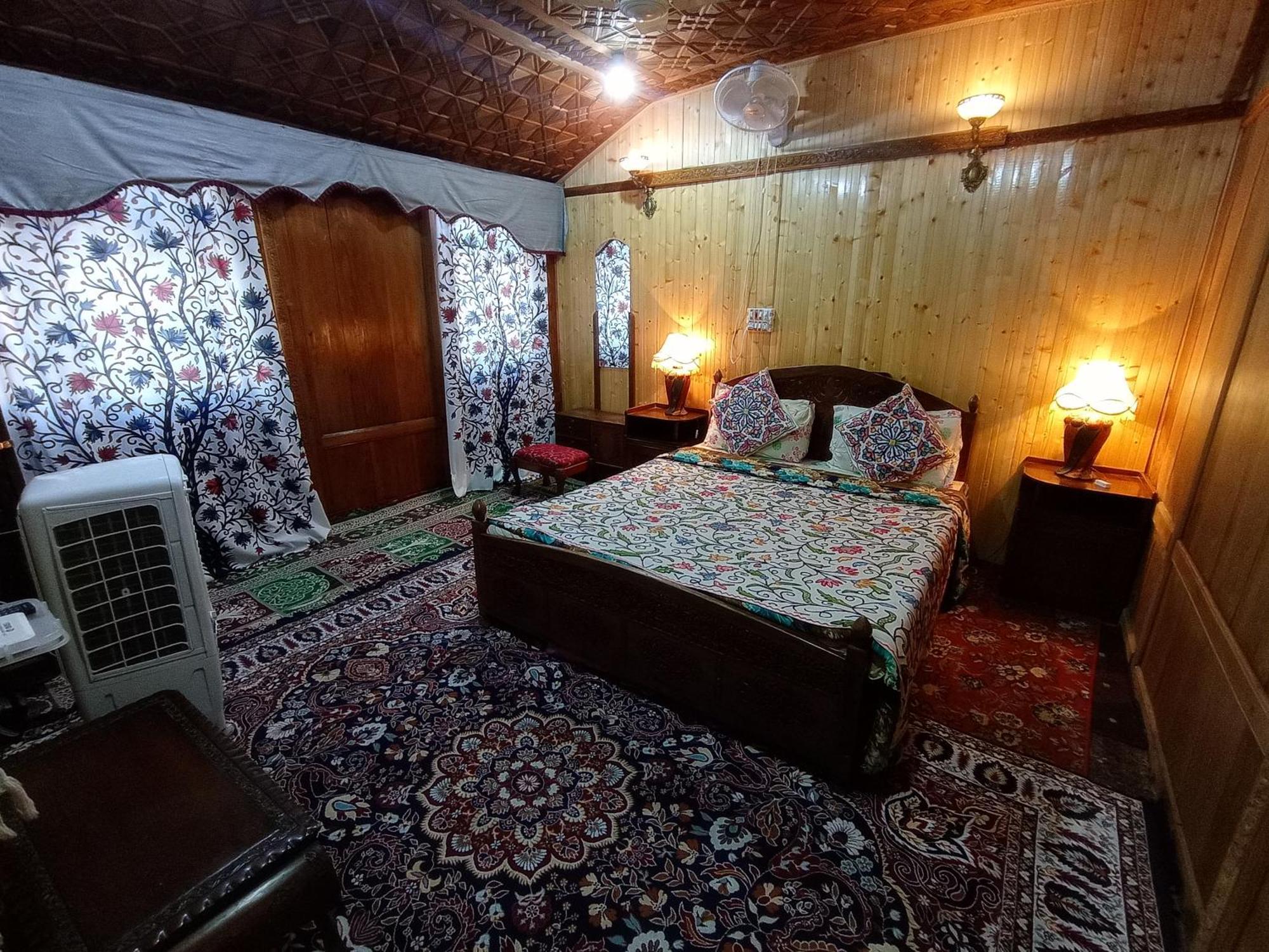 Srīnagar Merry Dawn Houseboat מראה חיצוני תמונה